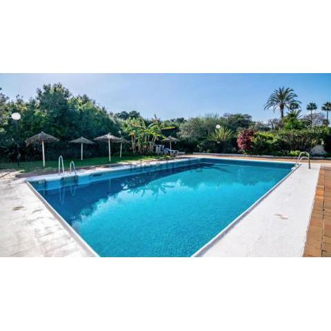 Sotogrande Duplex near Polo, 2 terraces, 2 pools, full south, 7' drive to beaches and Port, 4 people