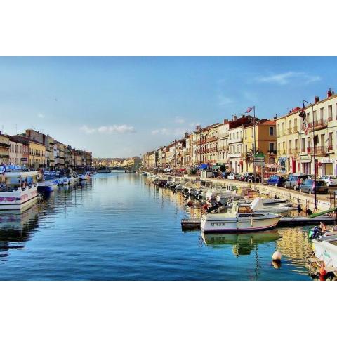 Spacious quiet cocoon in Sète - near the port