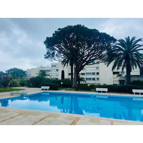 Studio à Golfe Juan, terrace, piscine, près plages