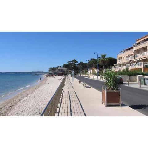 Studio résidence BONA, vue hippodrome et mer, clim