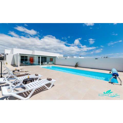 Stunning 4 Bed Villa with Studio in Playa Blanca