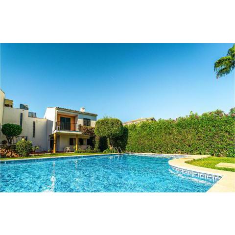 Stunning home in Estepona with 3 Bedrooms and Outdoor swimming pool