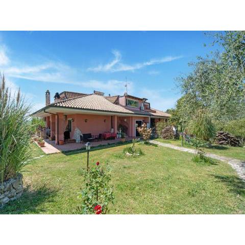 Swimming pool, close to Rome, in the Rome countryside, WiFi