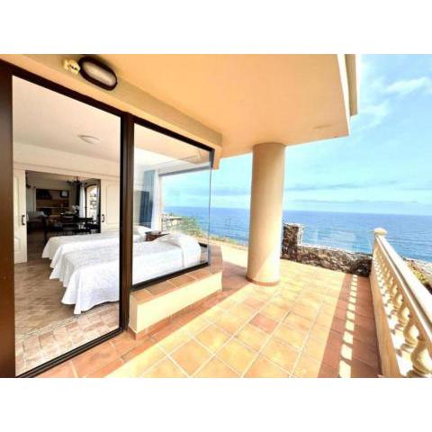 Three Bedrooms Suite with Sea View,heated pool, first line of the Atlantic Ocean