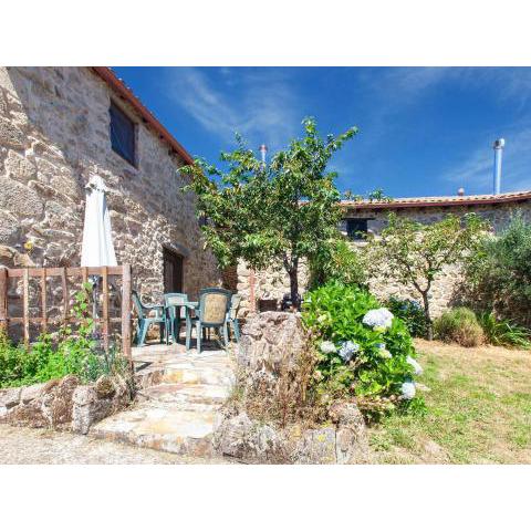 Traditional Apartment in Ribeira Sacra with Garden