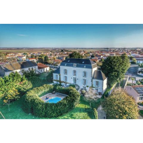 Vaste maison 23/29 pers. piscine proche des plages