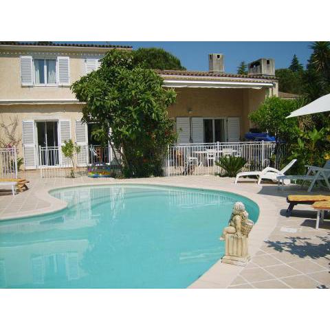 VILLA avec piscine WIFI parking (Villeneuve Loubet)