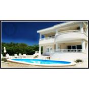 Villa Bella By The Sea - Heated Pool, Jacuzzi, Sauna