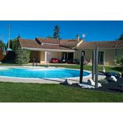 Villa de 4 chambres avec piscine privee jardin clos et wifi a Paulhac