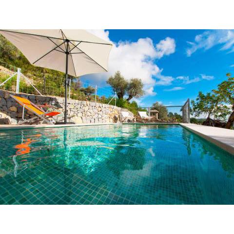 Villa Mancor Pool & Mountain Views