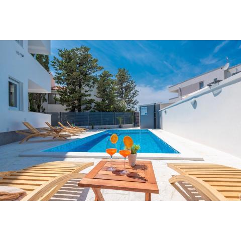 Villa Star 3 a centrally located ap. with a pool