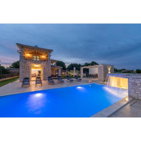 Villa Vistra, Brand New Luxury Villa with Poolbar