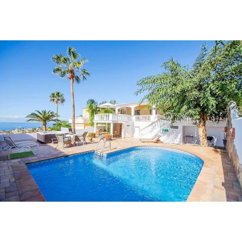 Villa with Private Pool, Jacuzzi & 360° Sea Views